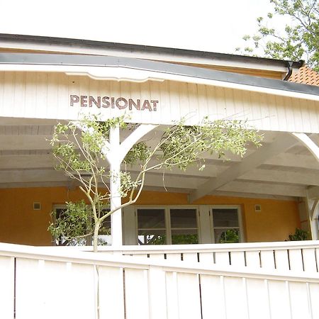 Onkel Enkels Pensionat Tomelilla Esterno foto
